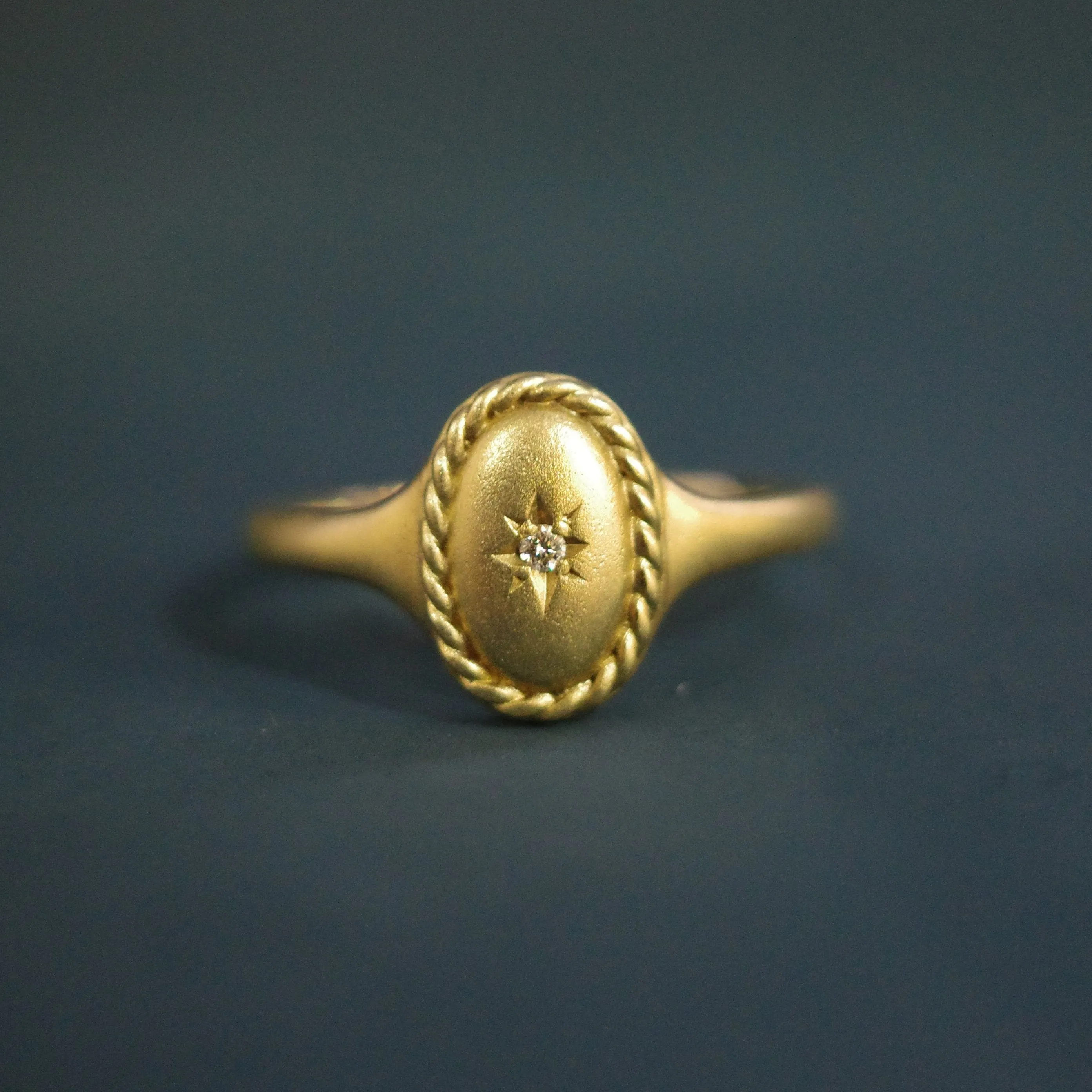 STARRY SIGNET RING・10K SOLID GOLD DIAMOND RING