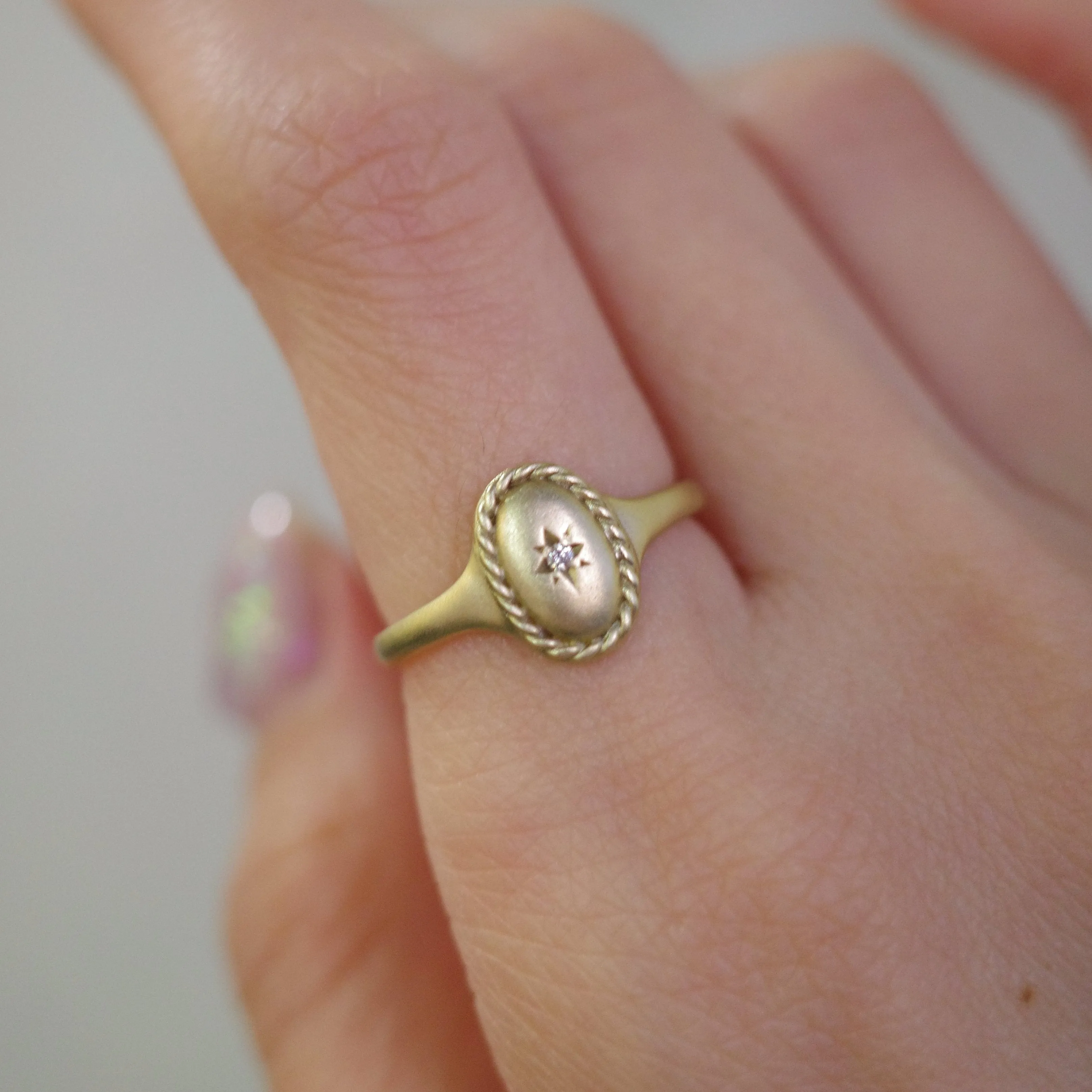 STARRY SIGNET RING・10K SOLID GOLD DIAMOND RING